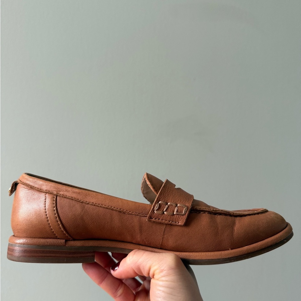Sam Elderman | Size 6 | Classic Tan Loafers - Picture 5 of 7